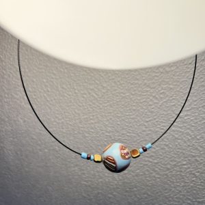 Collier bois et perles bleu marron et doré